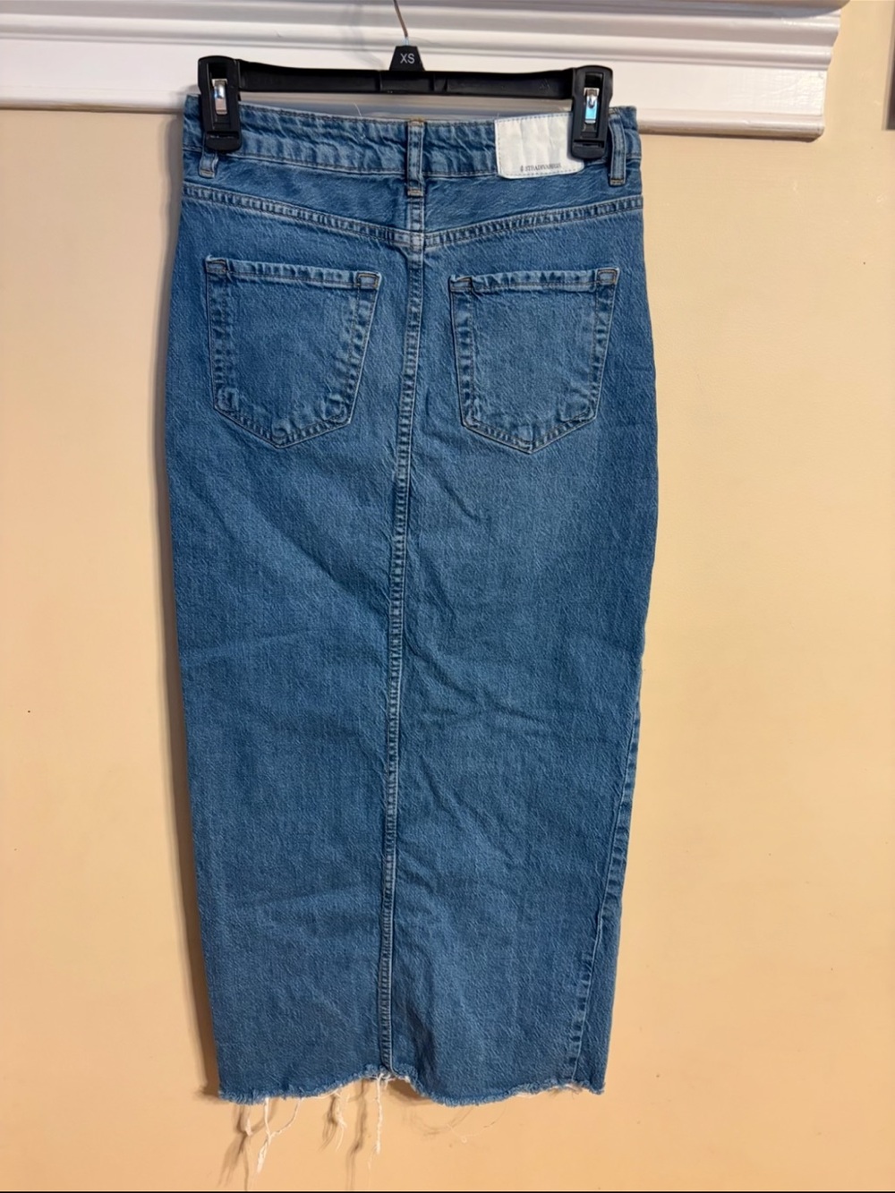 Blue Denim Midi Skirt with Front Slit - Stradivarius - Picture 2 of 4